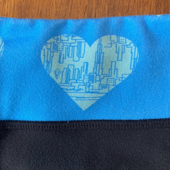 IVIVVA Lululemon Girls Capri Leggings 12 Reversible Cropped Girl NY Hearts Black - Picture 4 of 8